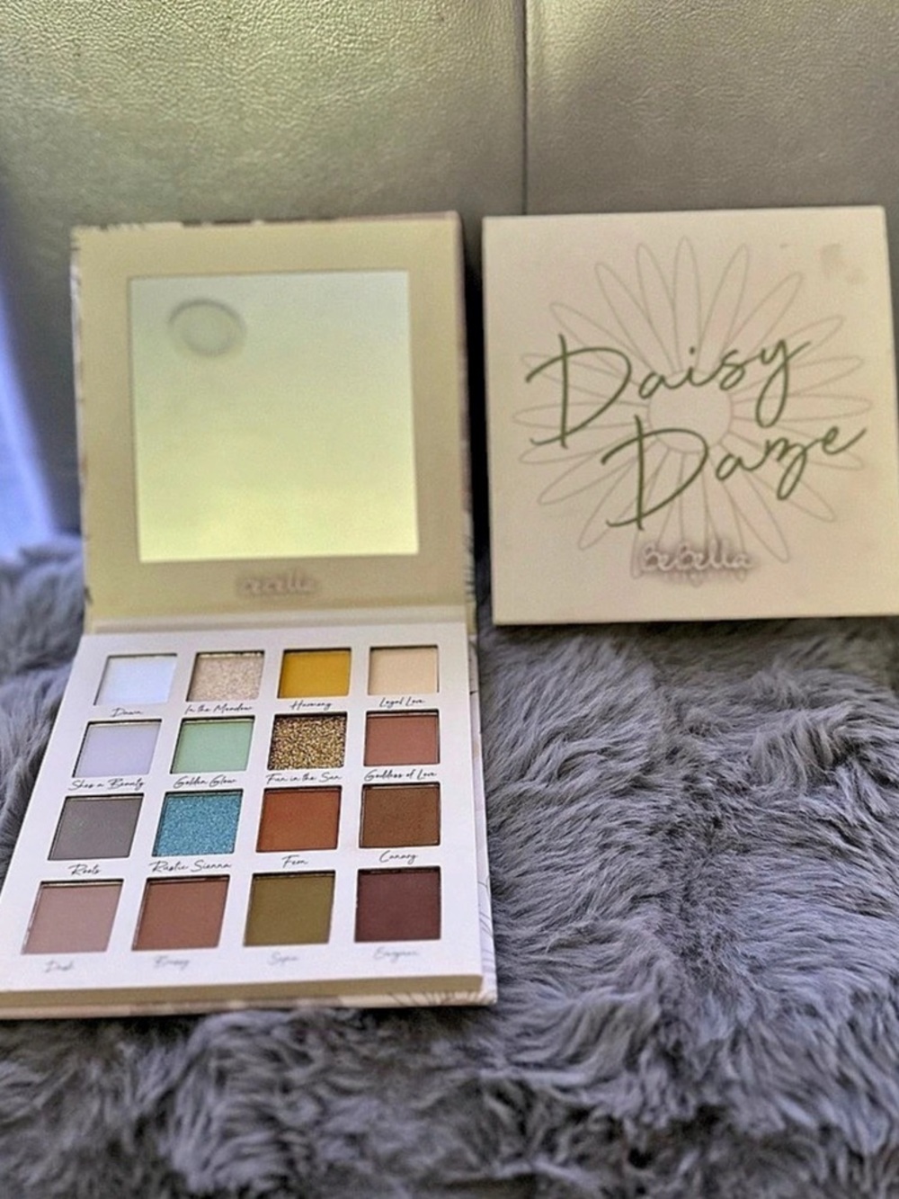 BeBella Daisy Daze  Floral Eyeshadow Palette NWT
